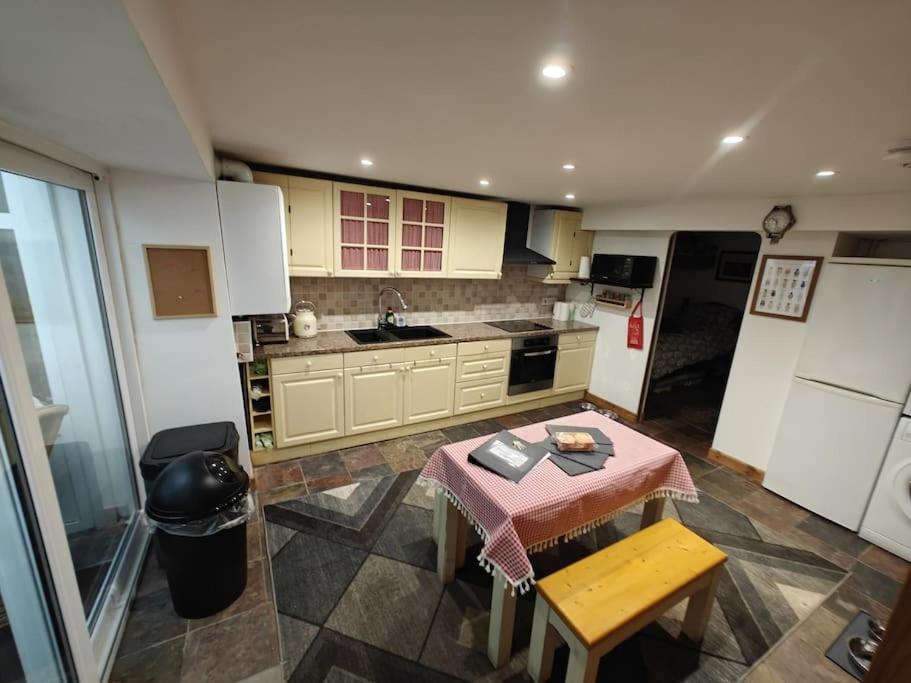 Welsh Miners Cottage Four Bedroom House Treherbert المظهر الخارجي الصورة